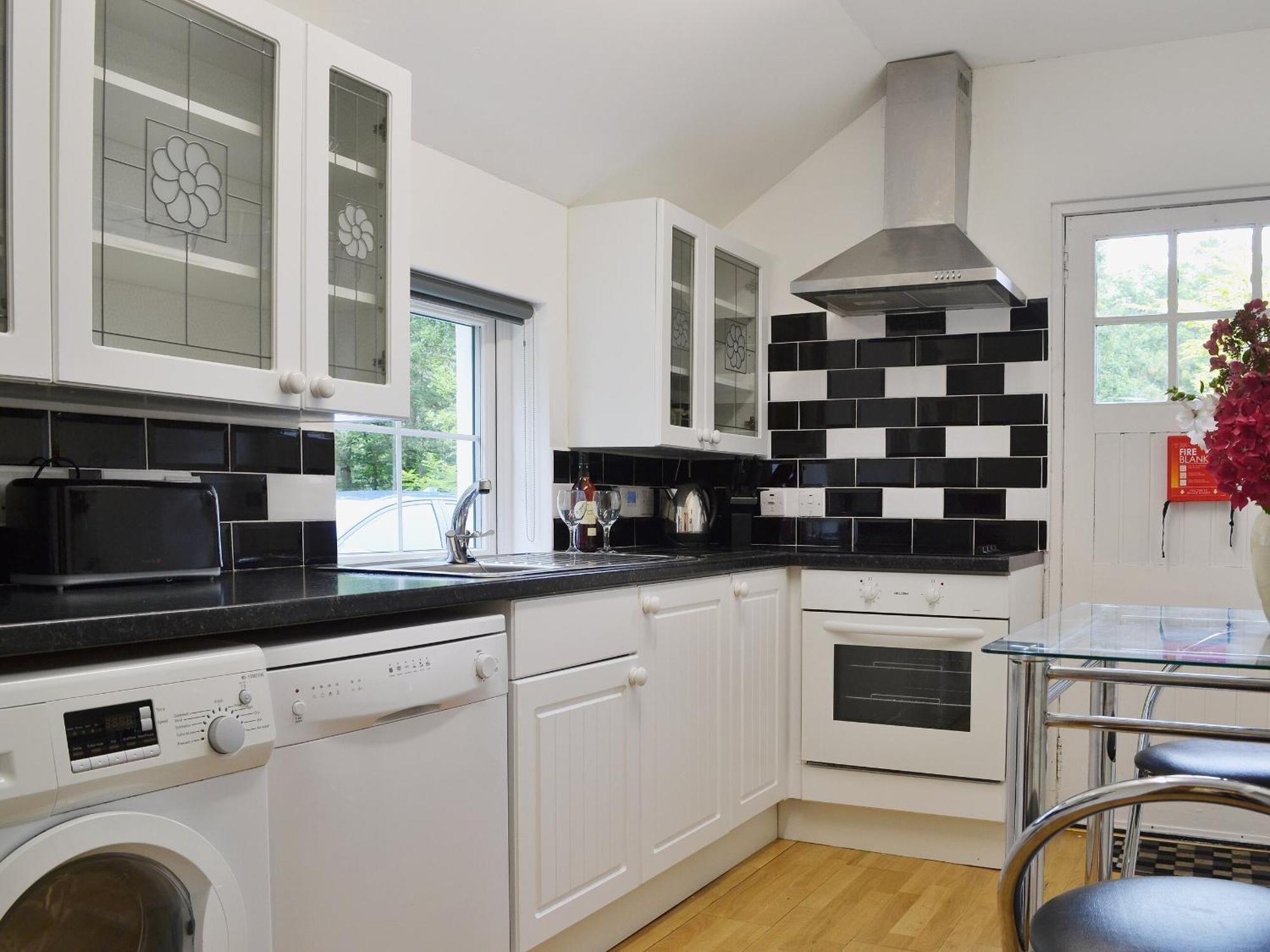 Belladrum Checkers Cottage - Beaufort Estate מראה חיצוני תמונה