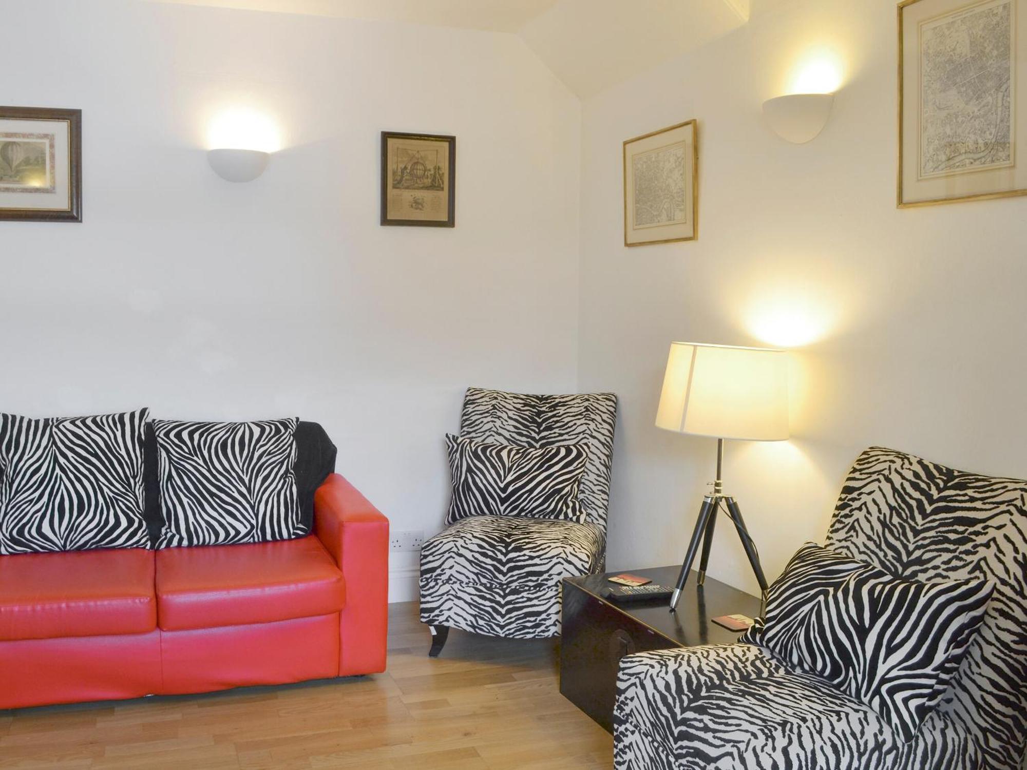 Belladrum Checkers Cottage - Beaufort Estate מראה חיצוני תמונה