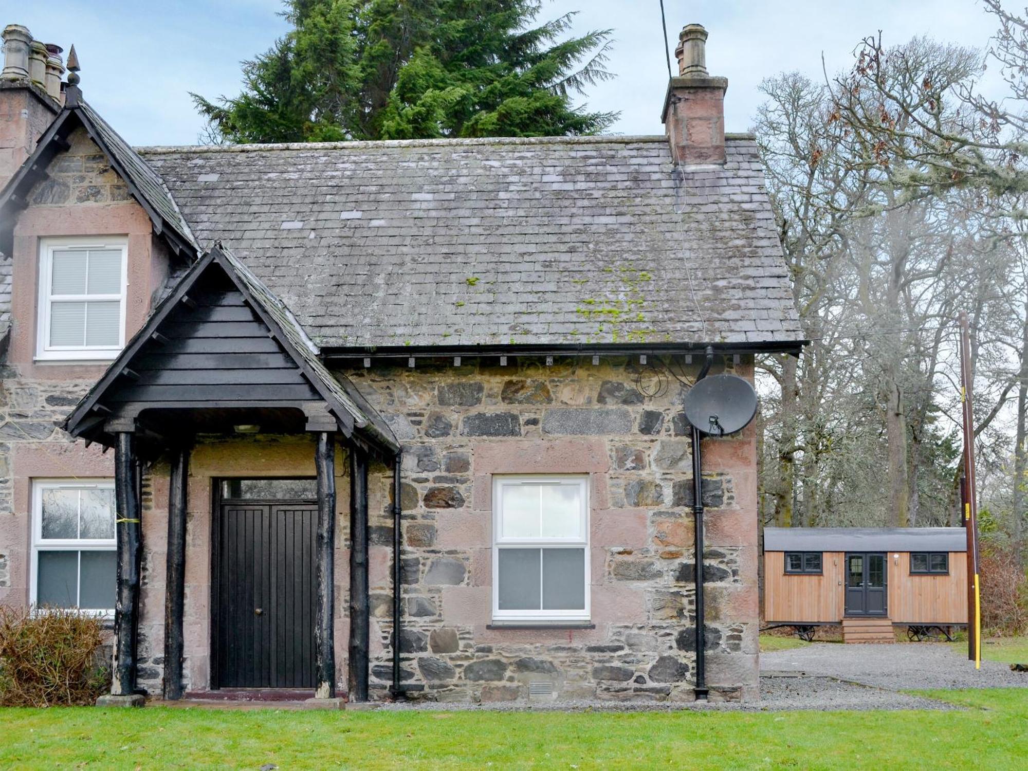 Belladrum Checkers Cottage - Beaufort Estate מראה חיצוני תמונה